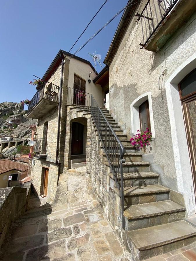 La Pietra Gialla Pietrapertosa Exterior photo
